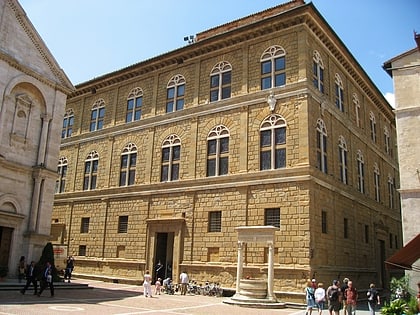 Palais Piccolomini