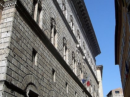 palacio piccolomini siena