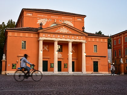 teatr miejski carpi