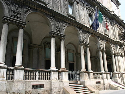 palazzo dei giureconsulti mediolan