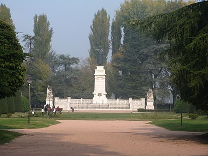 piazza virgiliana mantua