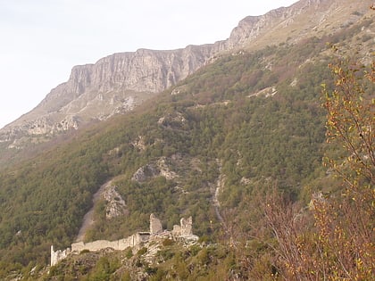 chateau manfrino parc national du gran sasso e monti della laga