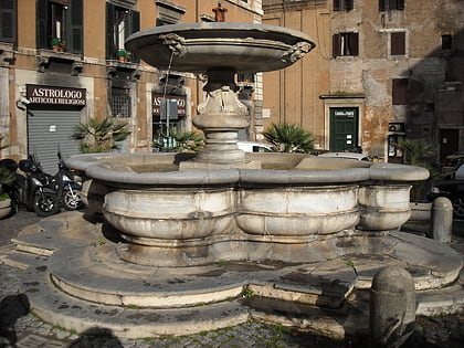 fontaine de la place des cinq ecoles rome