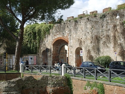 porta a lucca pisa