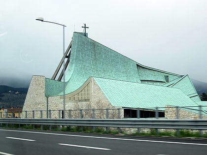 iglesia de la autopista del sol campi bisenzio