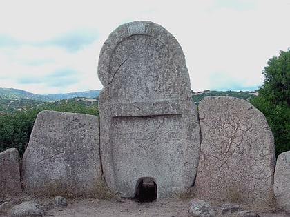 Giants' grave of S'Ena'e Thomes