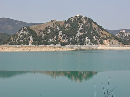 lago di turano castel di tora