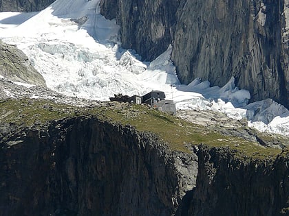 rifugio franco monzino mont blanc
