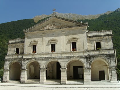 santuario diocesano maria santissima di canneto parque nacional de los abruzos lacio y molise