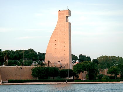 monumento al marinaio ditalia brindisi