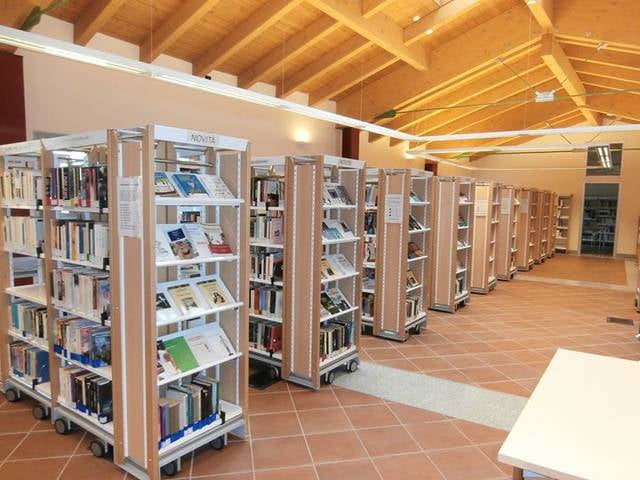 municipal library cermenate