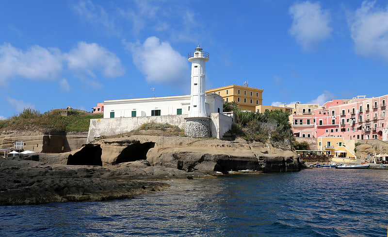 phare de porto nicolo ventotene