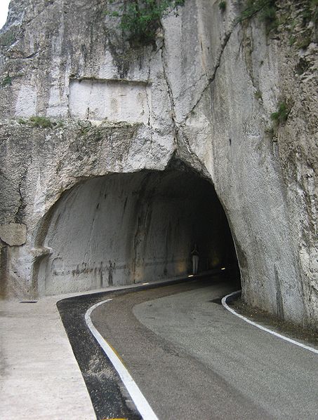 Túnel romano de Furlo
