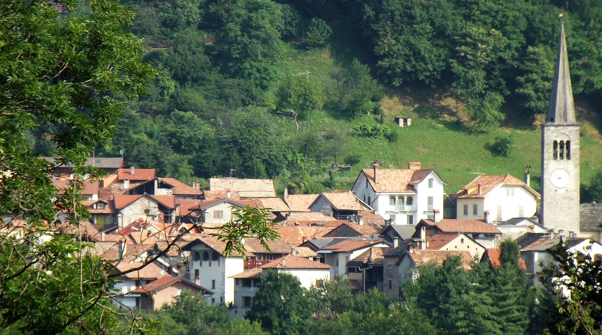 Arola, Italia