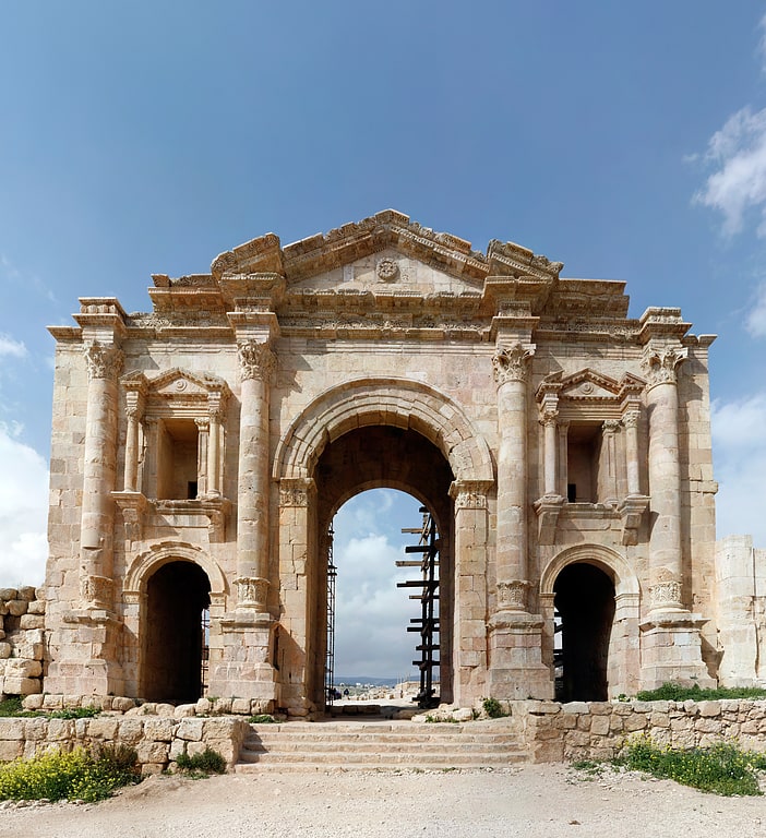 arch of hadrian jerash