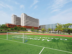 universidad kyushu sangyo fukuoka