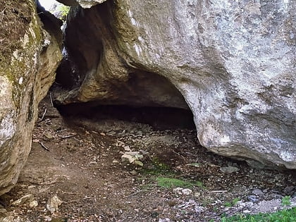 Hibakoiwa Caves