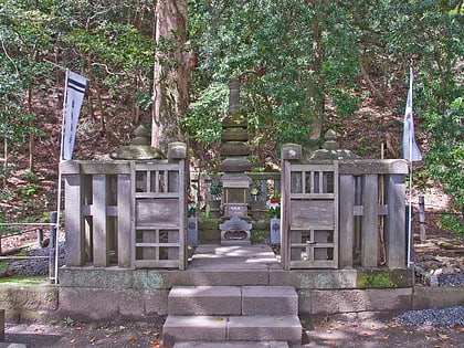 tomb of minamoto no yoritomo kamakura