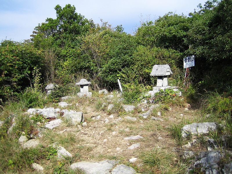 Tanjō Mountains