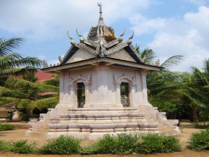 Wat Thmei Temple & Stupa Memorial to the Killing Fields