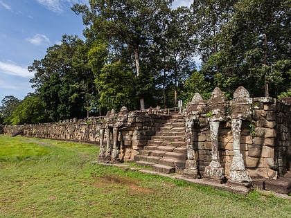terrace of the elephants park archeologiczny angkor