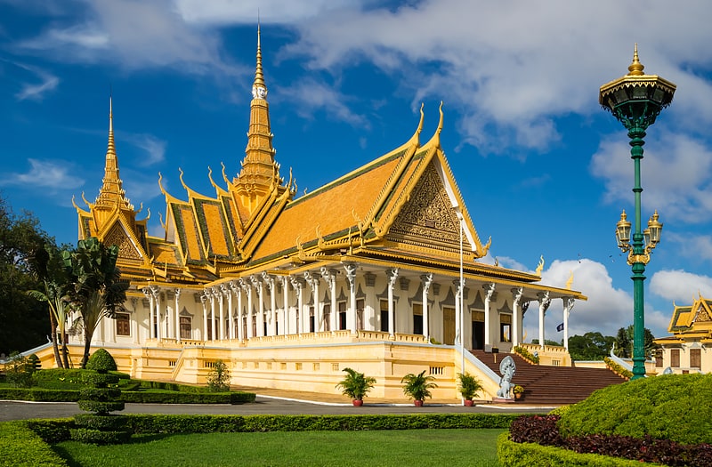 palais royal de phnom penh
