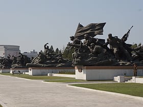 victoriosa estatua de la liberacion de la patria pionyang