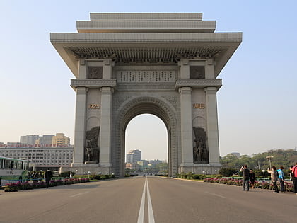 arc de triomphe de kim il sung pyongyang