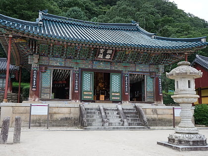 sinheungsa temple seoraksan national park