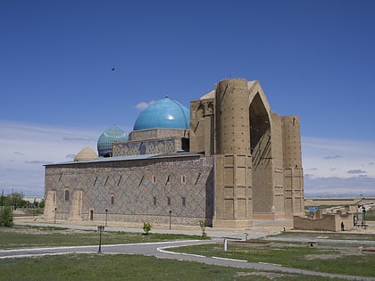 mausoleo de khoja ahmad yasavi turkestan