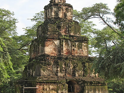 satmahal prasada polonnaruwa