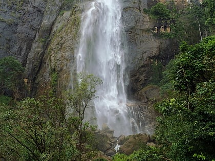 diyaluma falls haputale