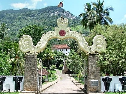 aluvihare rock temple matale