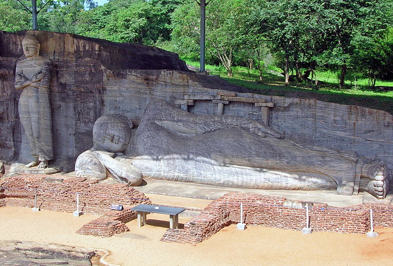gal vihara polonnaruwa