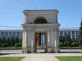 monument to the victims of the soviet occupation chisinau