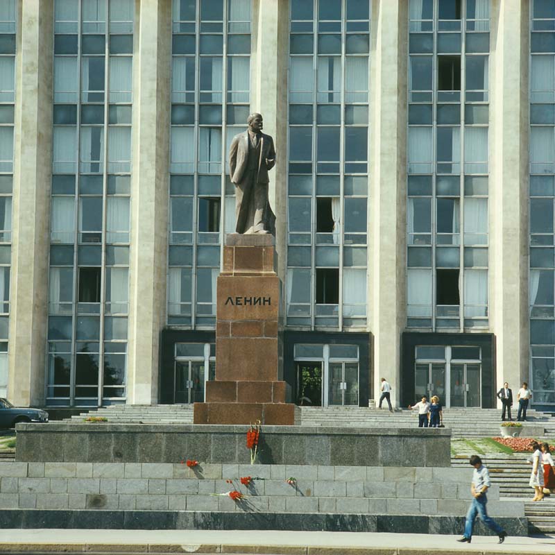 Monumento a las víctimas de la ocupación soviética