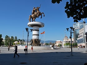 statue du guerrier a cheval skopje