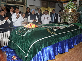 Bahadur Shah Zafar grave dispute