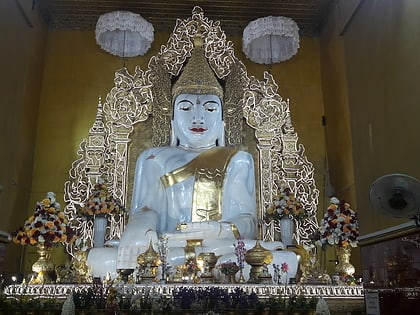 kyauktawgyi buddha temple mandalaj