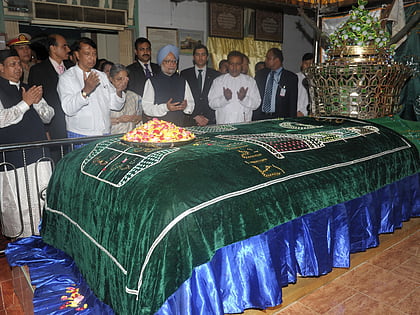 bahadur shah zafar grave dispute rangun