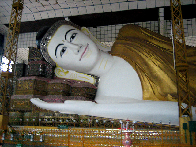 Shwethalyaung-Buddha