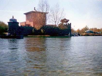 Castillo del Lago Artificial