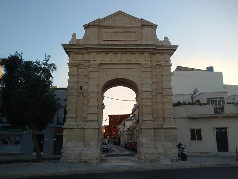 De Rohan Arch