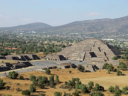 piramide de la luna teotihuacan