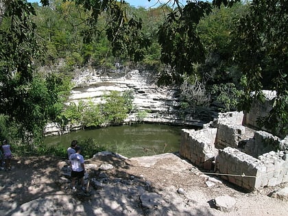 sacred cenote chichen itza