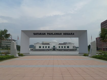 plaza de los heroes nacionales putrajaya