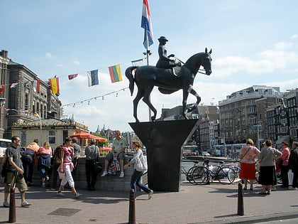 equestrian statue of queen wilhelmina amsterdam