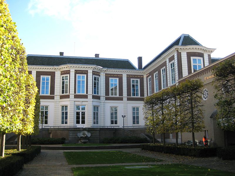 Kneuterdijk Palace