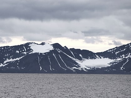 hovtinden nordre isfjorden national park