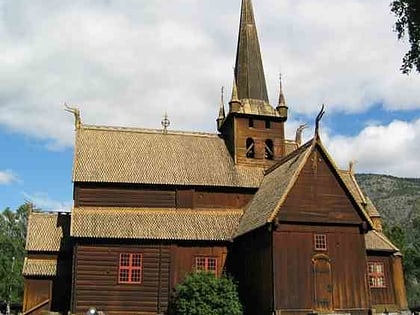 Iglesia de madera de Lom